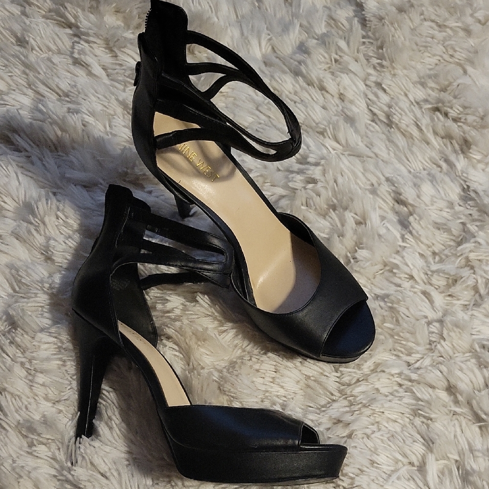 Nine West Black Peep-Toe Heels size 11